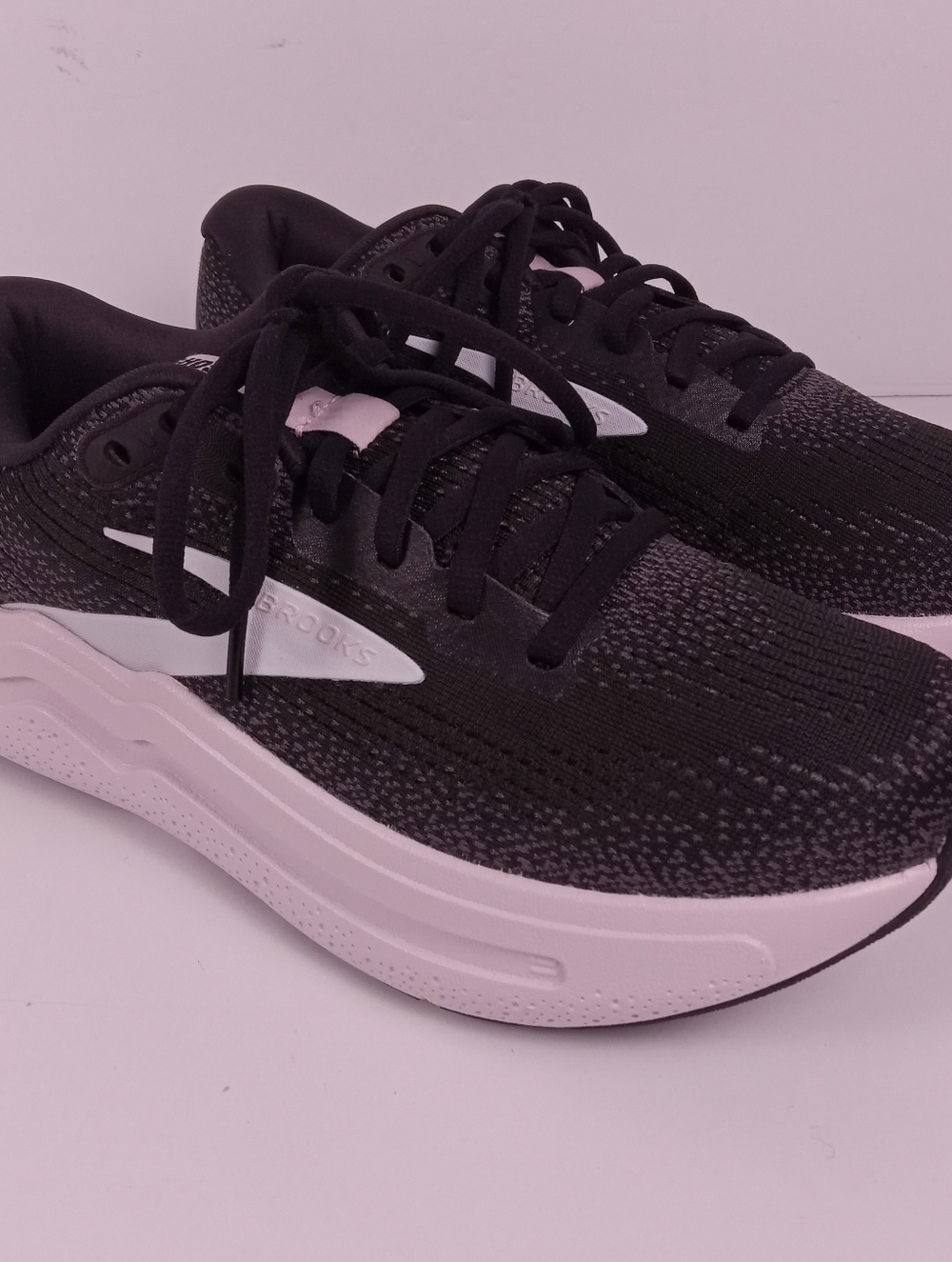 Brooks Ghost Max 2 Black White Orchid Ice Road Running Shoes Women’s Size 7